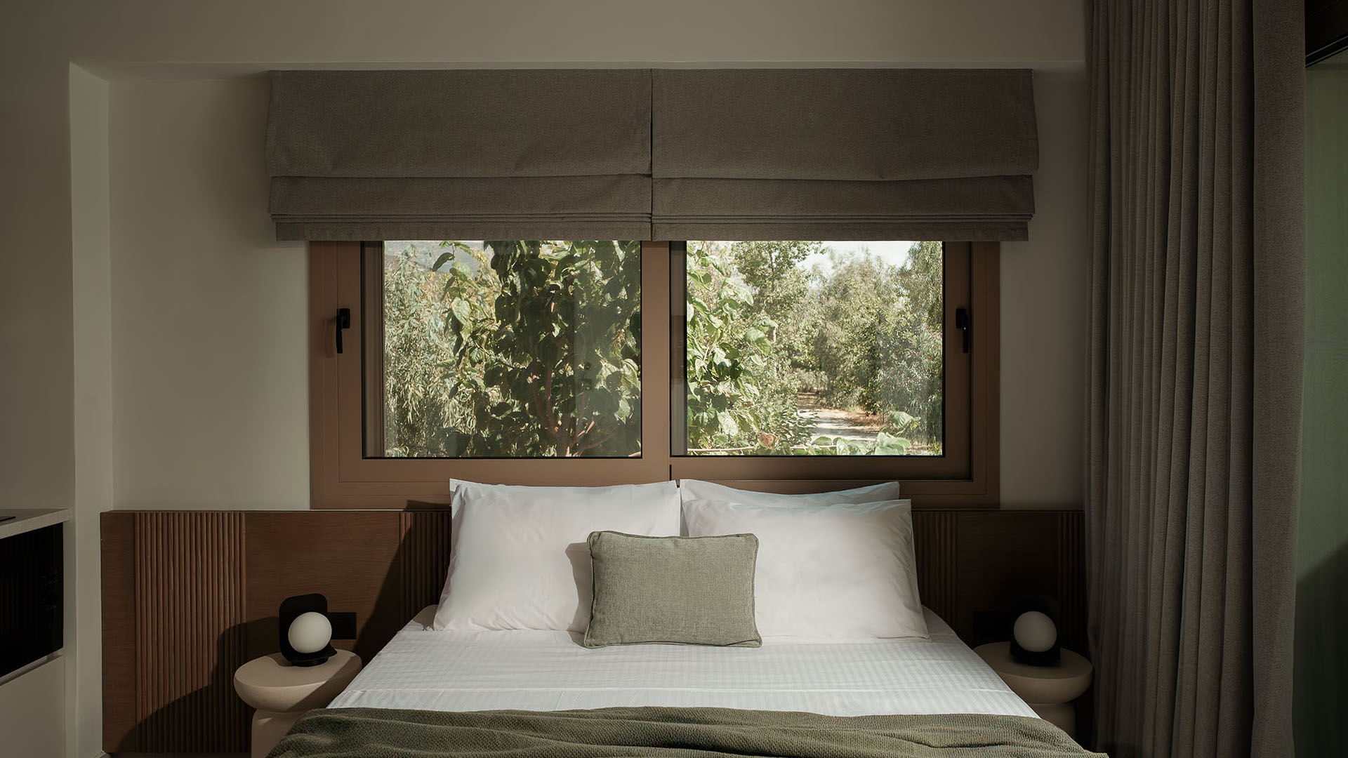 Deluxe Suite (Partial Sea ViewGreen View)